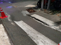 사상구 괘법동 한 횡단보도에서 도로 침하…주변 지하철 공사 탓 추정