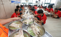 [포토뉴스] 피서객 안전 위해 많이 드세요