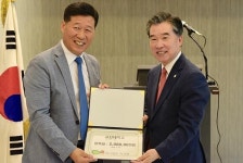 하나학원법인, 고신대학교에 장학금 2백만 원 전달