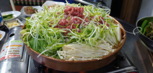 [미스터불고기] 멈추지 않는 젓가락질, 산더미처럼 쌓인 불고기로