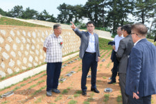 ‘장묘문화 선진지’ 경남 남해군, 공동묘지 재정비한 자연장지 선봬