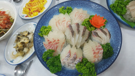 길수횟집 배부를 때까지 회 ‘무한 리필’