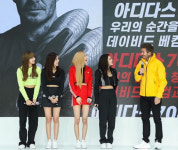 '지각 논란' 블랙핑크, 해명 없이 베컴과 행사 사진 공개