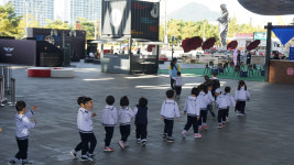 [지금 이 순간 BIFF] 10일 오전 11시. 영화의전당 놀러 온 꼬꼬마들