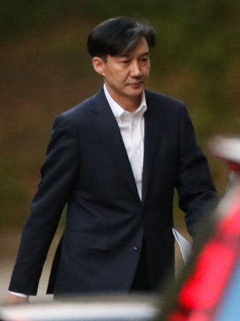 조국, 장관 사퇴 하루 만에 서울대 교수로 복직