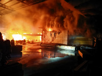 땔감 한가득 부산 송정동 목재공장서 화재…25분 만에 진화