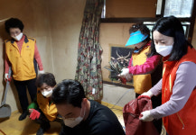 중구 보수동, 독거노인 집 민·관 합동 청소 지원