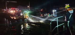 거제 율포리 연안 뗏목서 화재, 해경 소방대 합동 진화