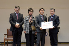 윤종욱 장로, 고신대학교에 장학금 2천2백만 원 전달