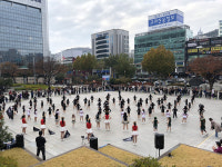[영상] 부산역 광장에 어린이 100명 대규모 치어리딩 장관