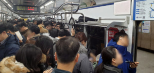 출근시간인데 또…서울 지하철 1호선, 운행 지연으로 시민 불편