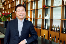 출시 10주년… 박용수 골든블루 회장 “부산서 위스키 원액 직접 제조하겠다”