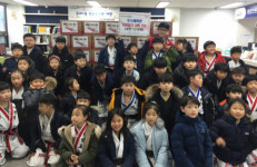 구서1동 우수태권도장 원생들, 사랑의 라면 전달