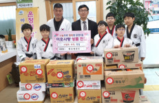 문현1동 화신태권도, 이웃을 위한 사랑의 라면 전달
