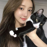 연우, 고양이와 여유로운 일상 자체발광 청순 미모