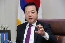 [단독] “나 혼자 살 수 없다” 김두관, PK에 출마한다