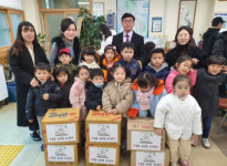 명문글로벌유치원, 문현1동에 설맞이 라면·떡국떡 기탁