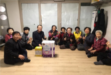 [포토뉴스] 문현2동 주민자치위 경로당 성품