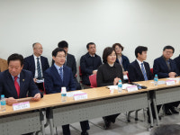 박영선 벤처중기부 장관, 진주중앙지하도상가 청년몰 등 방문