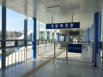 코앞  일광역 출입문 닫고 20분이나 돌아가게 하더니…