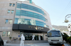 부산 동래구 고교 교사 코로나19 확진… 교직원 68명 자가격리·학교 폐쇄