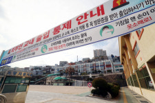 돌봄교실도 불안하고, 학습 공백도 걱정되고…개학 연기, 학부모 발 동동
