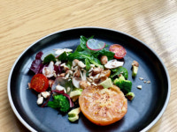 스콜, 점심 고객에 슈퍼푸드 샐러드 제공