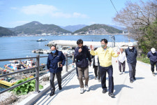 장충남 남해군수, 노도·조도·호도 찾아 사업 현황 점검