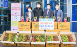 [포토뉴스] 농협은행 대신동지점 화훼농장 돕기