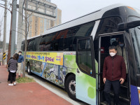 진주시공무원, 셔틀버스 타고 지역식당 살리기 나서