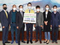 사상초등학교 총동문회, 코로나19 극복 손소독제 기탁
