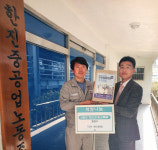 [포토뉴스] 건강만세365병원 코로나 성품 전달