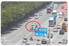 대연고가 맨홀 뚜껑 내려앉아 극심한 교통 체증