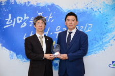 연제구, 코로나19 위기극복 방역용 알코올 기부 대선주조(주)에 감사패 전달