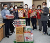 한국자유총연맹 당리동분회, 코로나19 극복 기원 생필품 전달