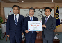 대연중앙교회, 고신대학교에 발전기금 5백만 원 전달