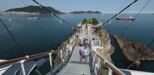 [영상] 송도 구름다리, 바닥 막혀 바다 안 보이는데 입장료 2000원?