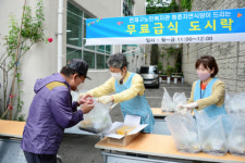이성문 연제구청장, 홀로 어르신 도시락 배부 및 밑반찬 배달 봉사 실시