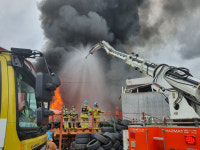 [영상] 김해 상동 윤활유 첨가제 제조공장 창고서 대형 화재