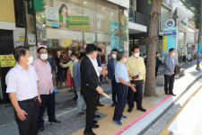 최진봉 부산 중구청장, 신설 횡단보도 현장점검 실시