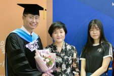 홍성수 목사, 고신대학교에 발전기금 1백5십만 원 전달