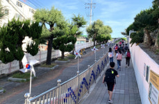 연산9동, 학교통학로에 바람개비형 태극기 설치