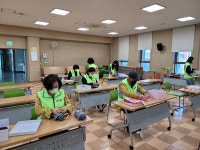 장유2동지역사회보장협의체, 홀로사는 노인에 행복박스 선물