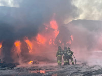 김해 양초공장 화재로 건물 2동 전소…인명피해 없어