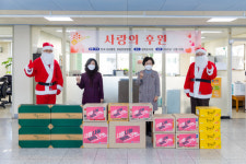 [포토뉴스] 건강만세365병원, 청학모자원에 성품 전달