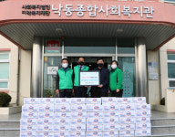 [포토뉴스] 새마을지도자강서구협의회, 낙동종합사회복지관에 성품 전달