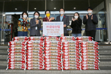 [포토뉴스] 경성산업, 수영구청에 백미 기탁