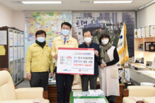성소치과의원, 코로나19 대응 성품 전달