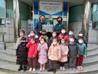 예솔어린이집 교직원 및 원아 일동, 가야1동에 이웃돕기성금 기탁