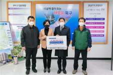 [포토뉴스] 정이 있는 구포시장 상인회, 북구청에 성품 기탁